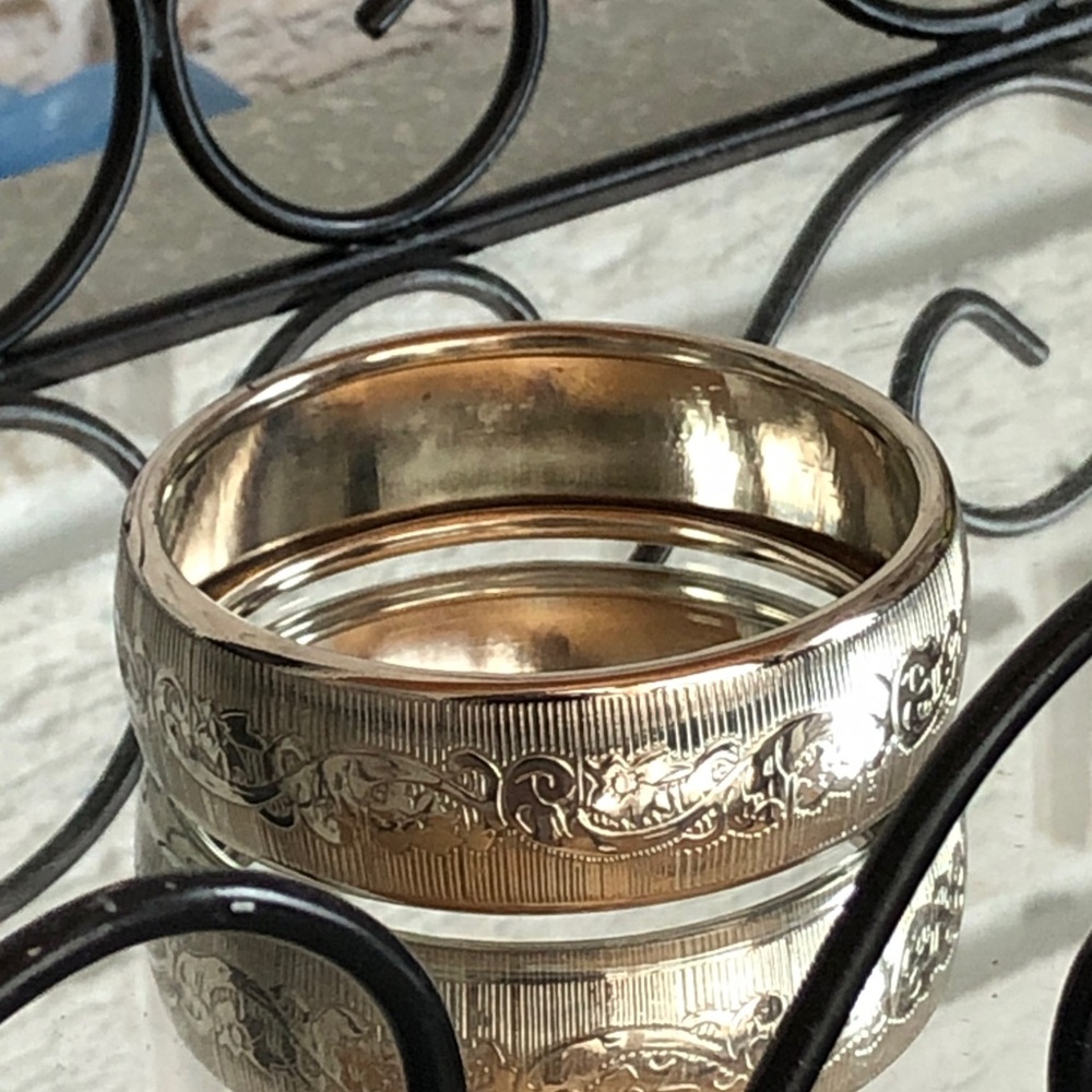Vintage etched floral and leaf design silver bracelet